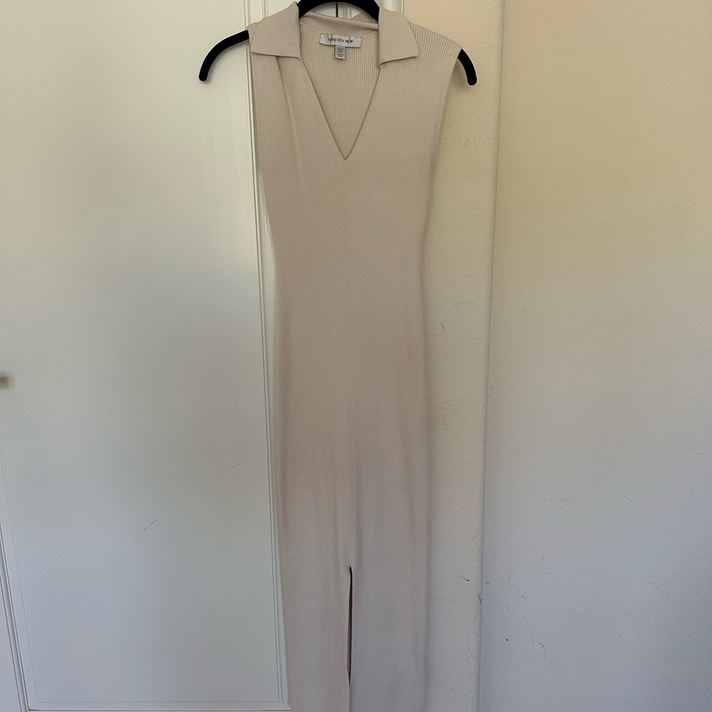 Cream Sleeveless V-Neck Jumpsuit Size 2